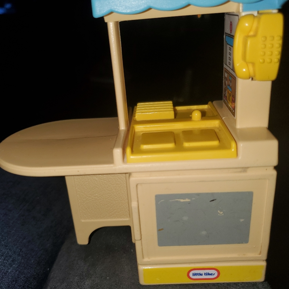 Vintage little tikes dollhouse kitchen